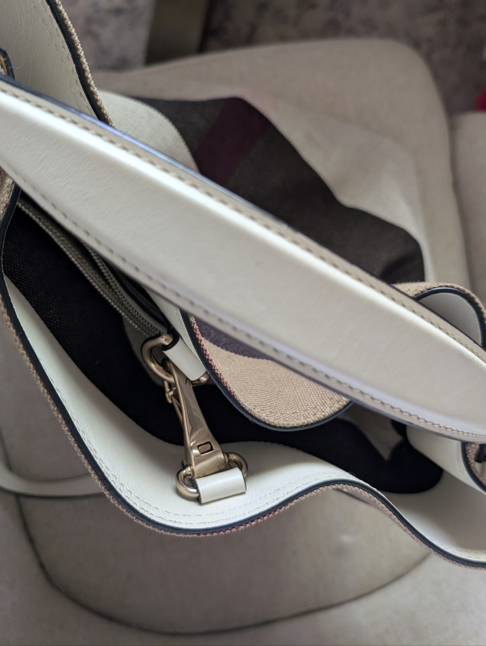 EUC Burberry Ashby Bucket Bag In House Check Canvas and Off-White Calfskin. - Picture 8 of 16